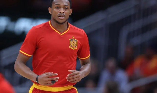 美媒晒福克斯身披西班牙球衣合成照嘲讽后者被佛得角逼平